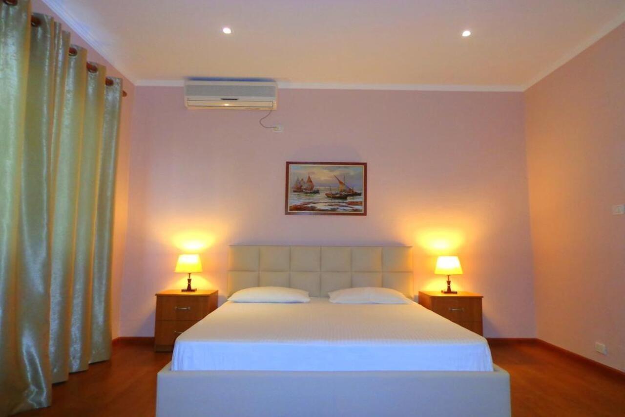 Hotel Viktoria Tiranë Luaran gambar