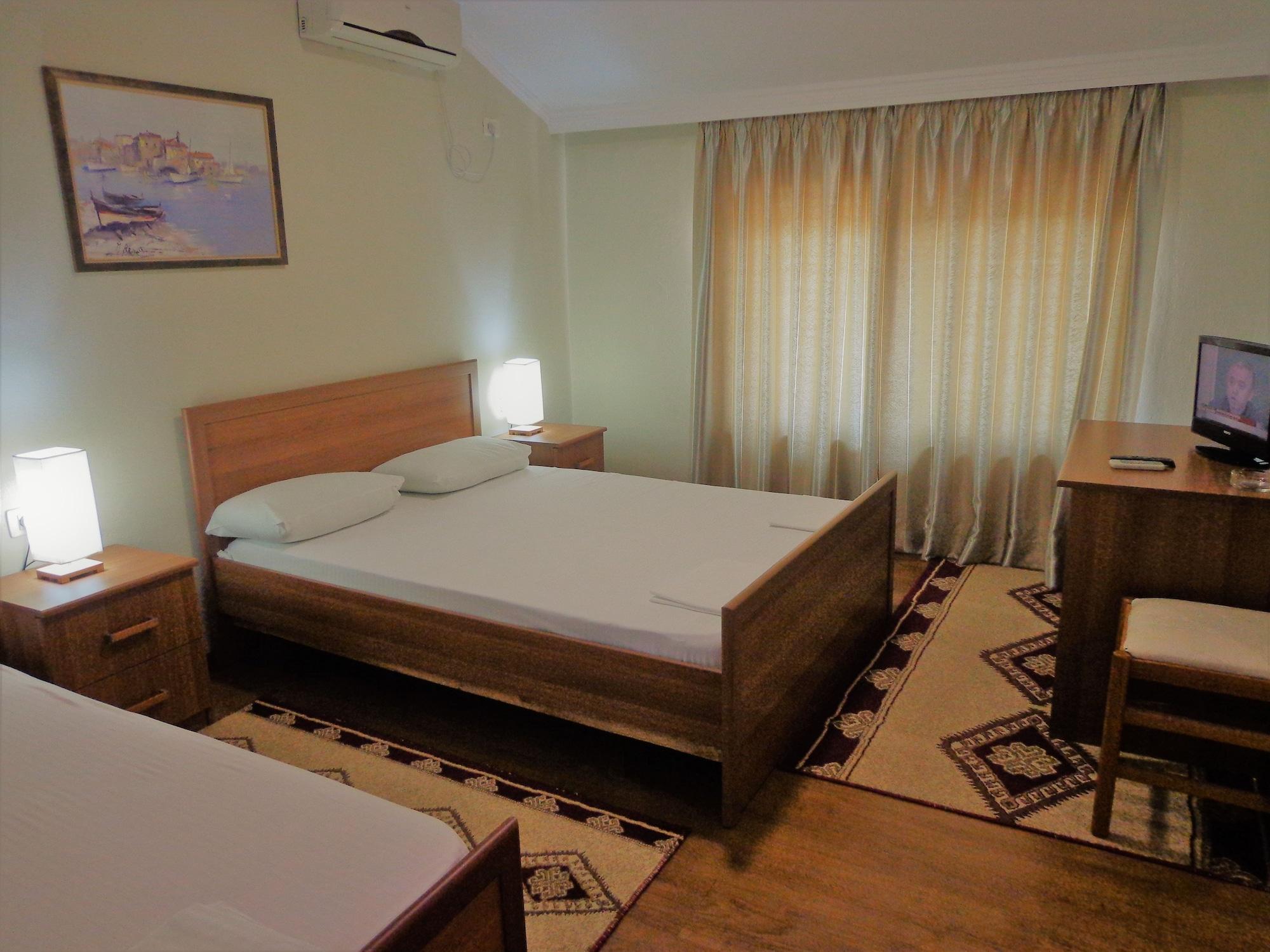 Hotel Viktoria Tiranë Luaran gambar