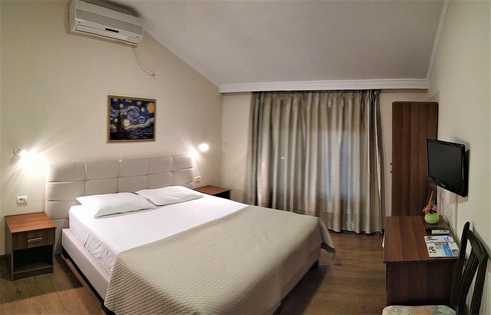 Hotel Viktoria Tiranë Luaran gambar