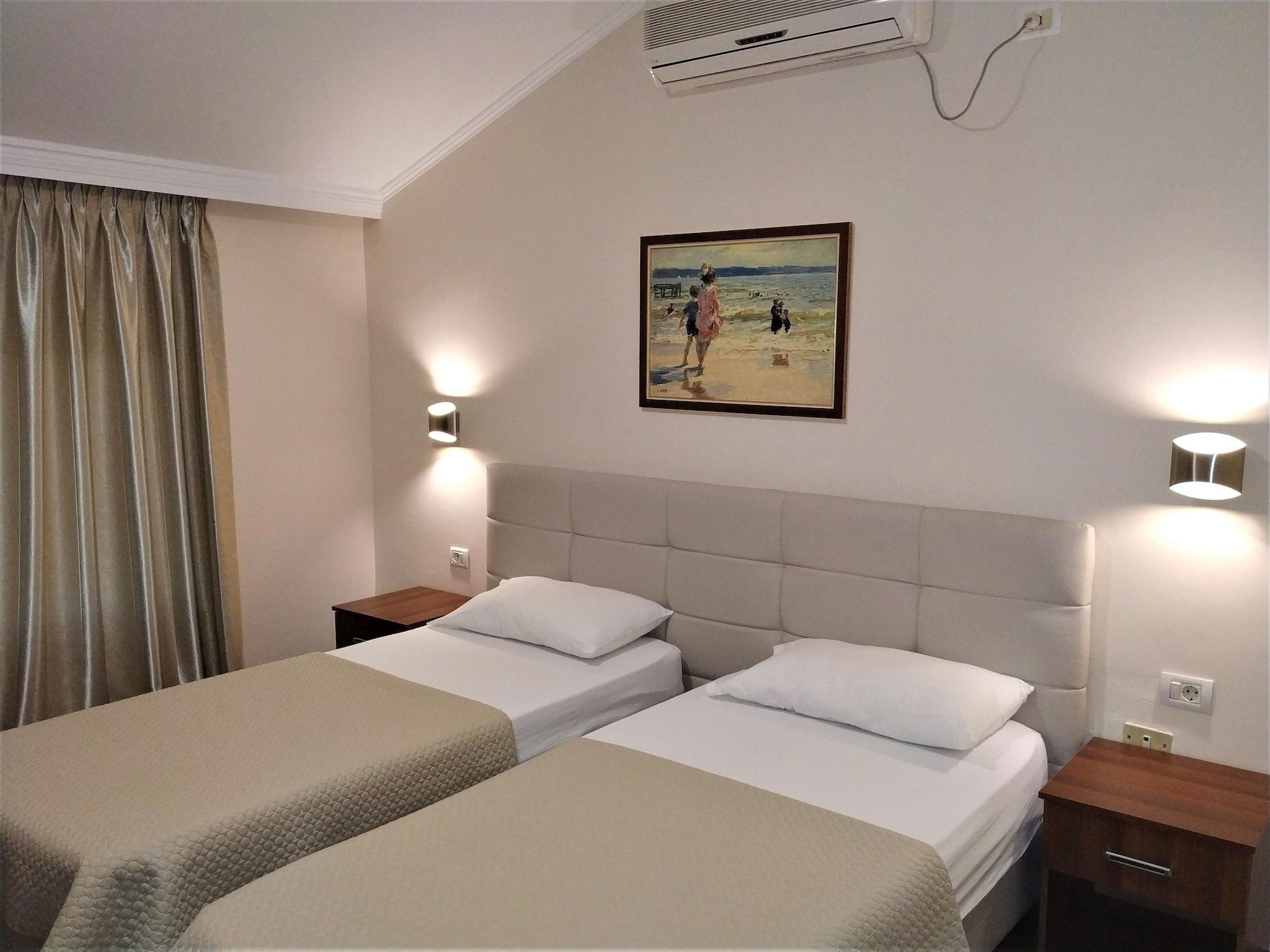 Hotel Viktoria Tiranë Luaran gambar