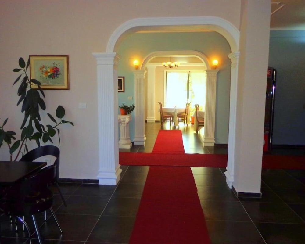 Hotel Viktoria Tiranë Luaran gambar