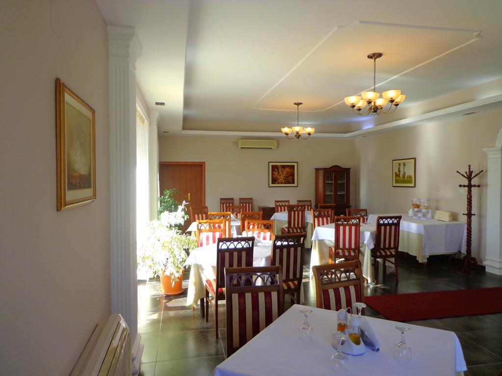 Hotel Viktoria Tiranë Luaran gambar