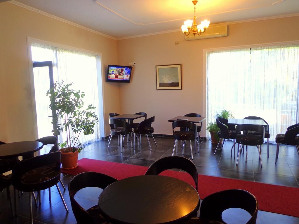 Hotel Viktoria Tiranë Luaran gambar