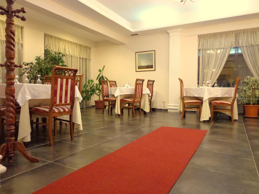 Hotel Viktoria Tiranë Luaran gambar
